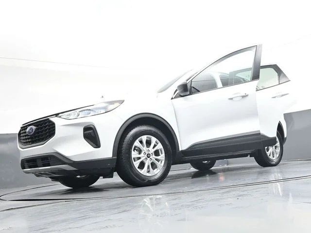 Used 2023 White Ford Active image 48