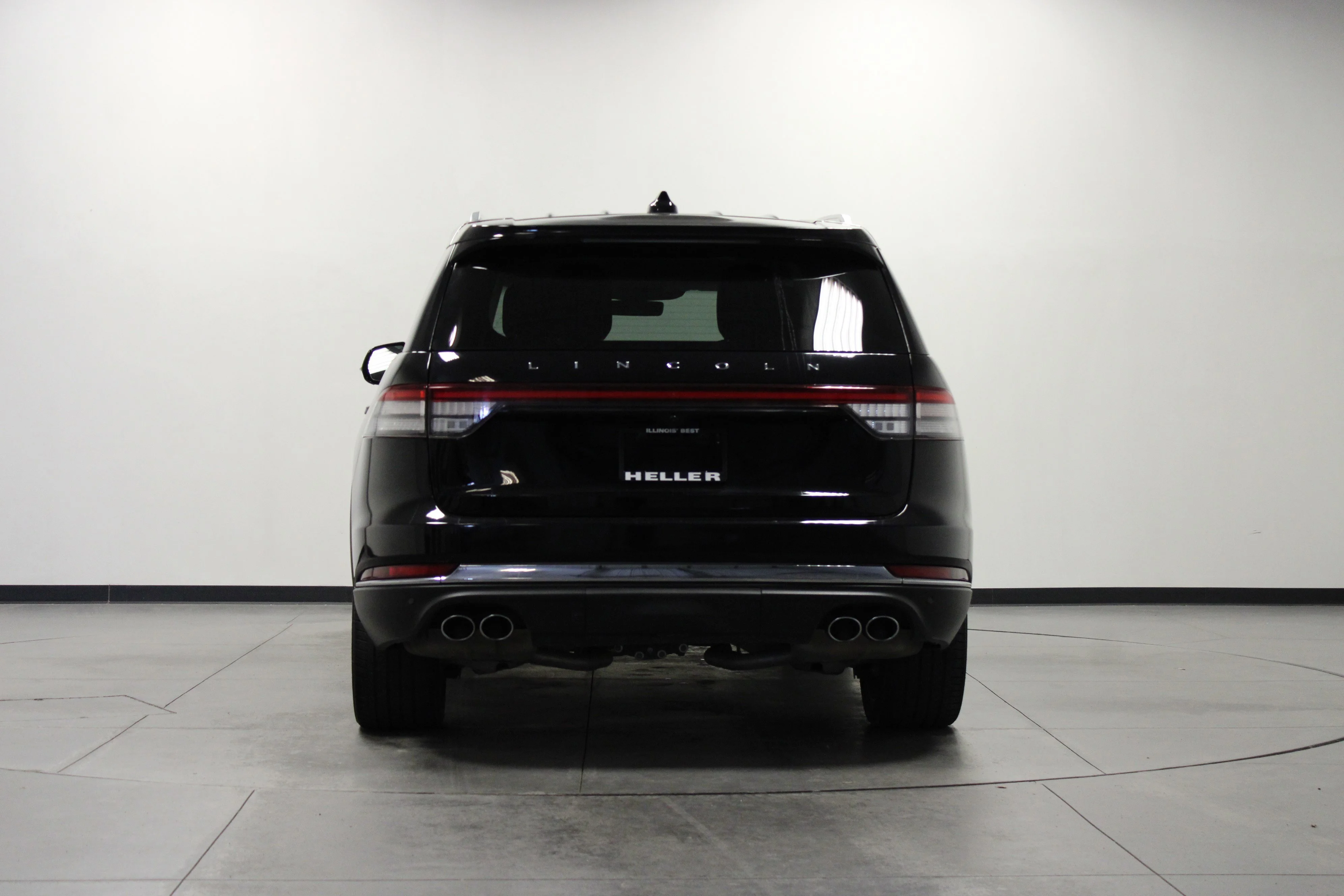 Used 2025 Infinite Black Metallic Clearcoat Lincoln Reserve image 5