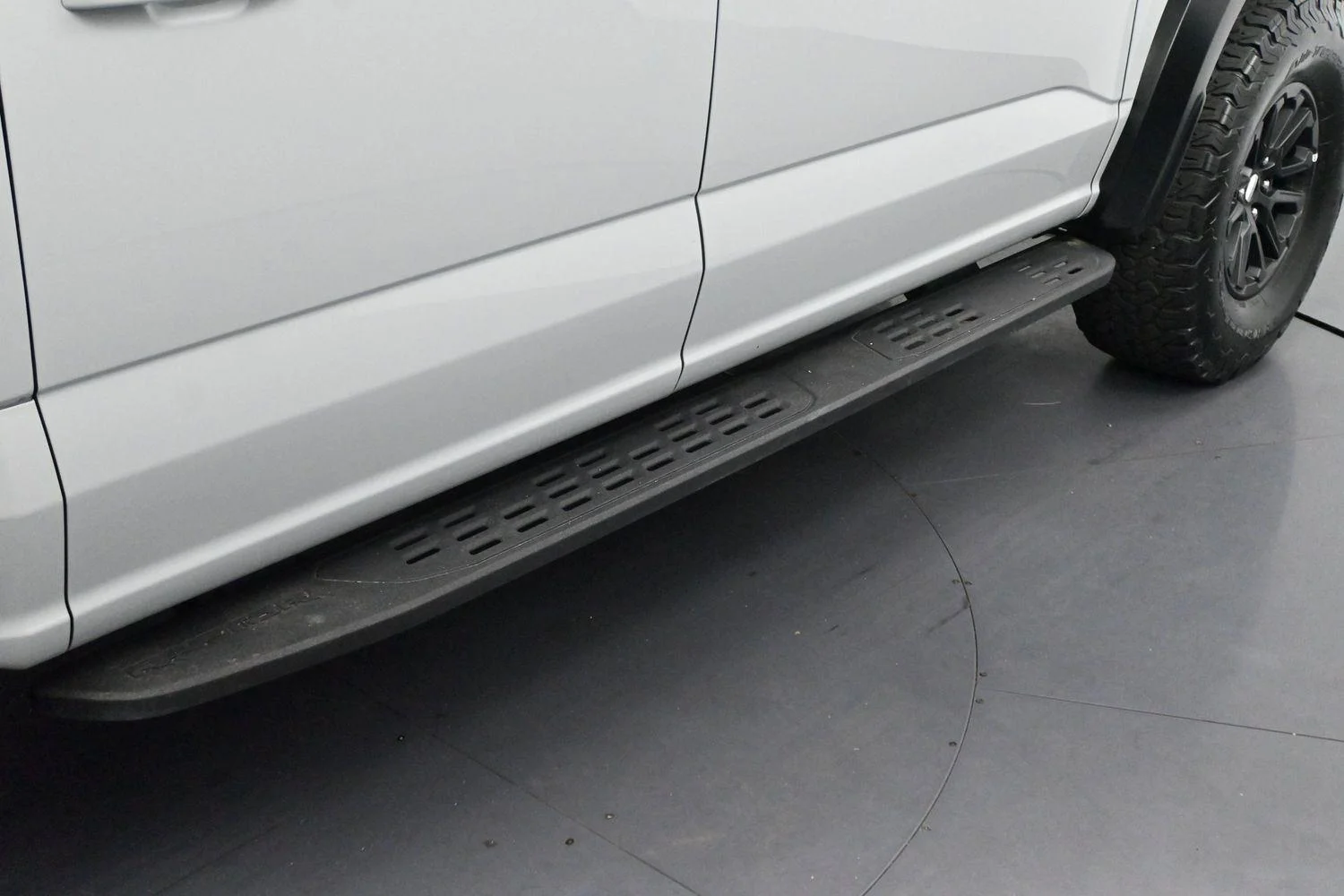 Used 2024 Avalanche Gray Ford Raptor image 9