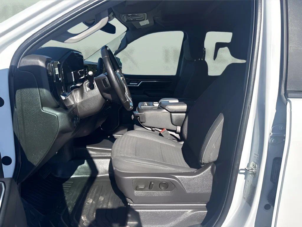 Used 2024 White Chevrolet LT image 9