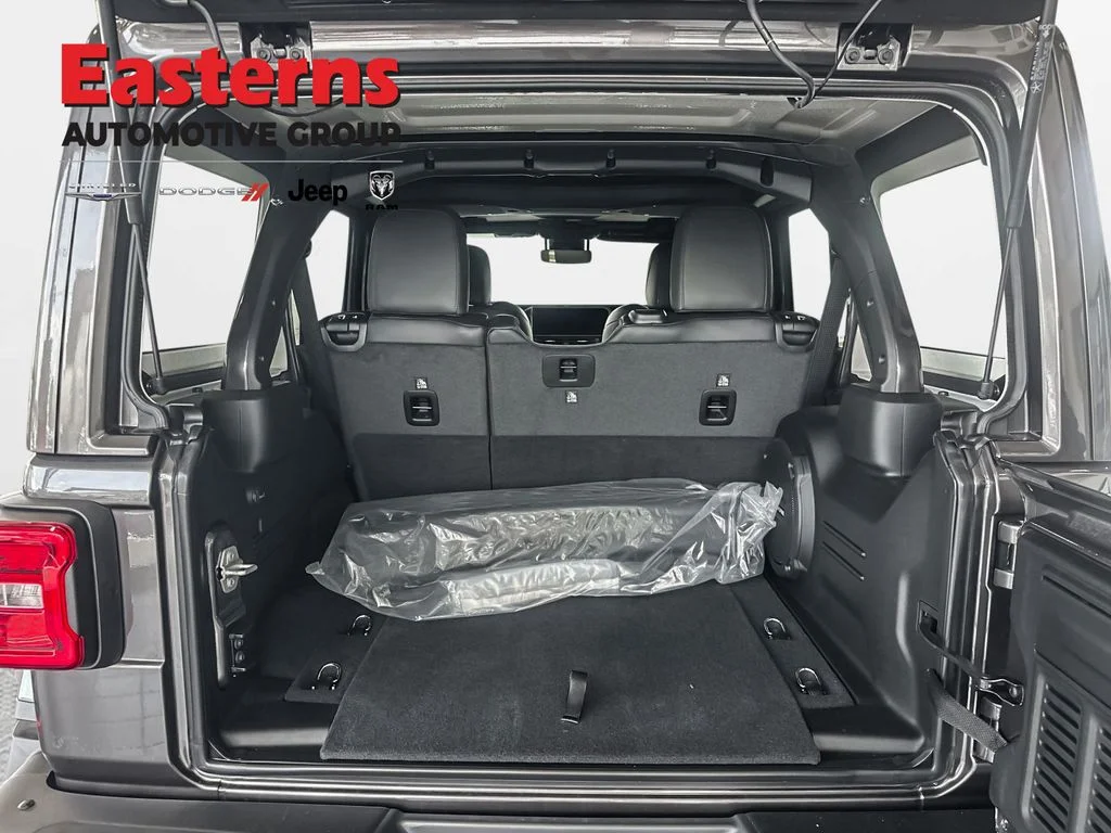 New 2026 Granite Crystal Metallic Clear-Coat Exterior Paint Jeep Moab 392 image 10