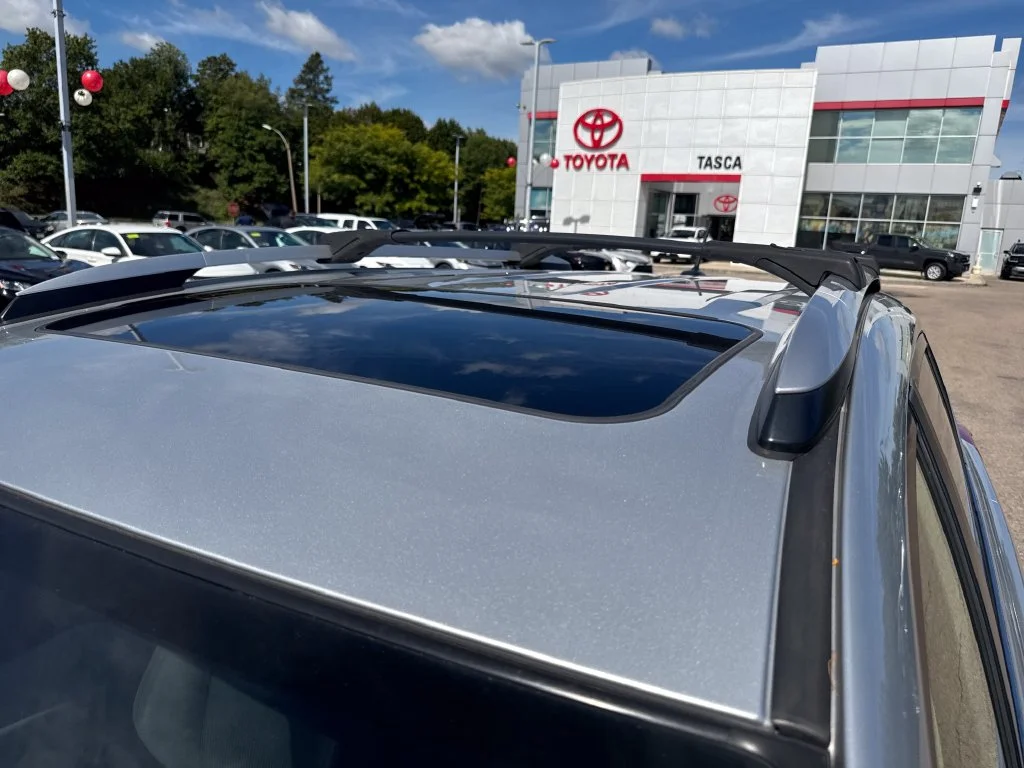 Used 2015 Silver Toyota XLE image 43