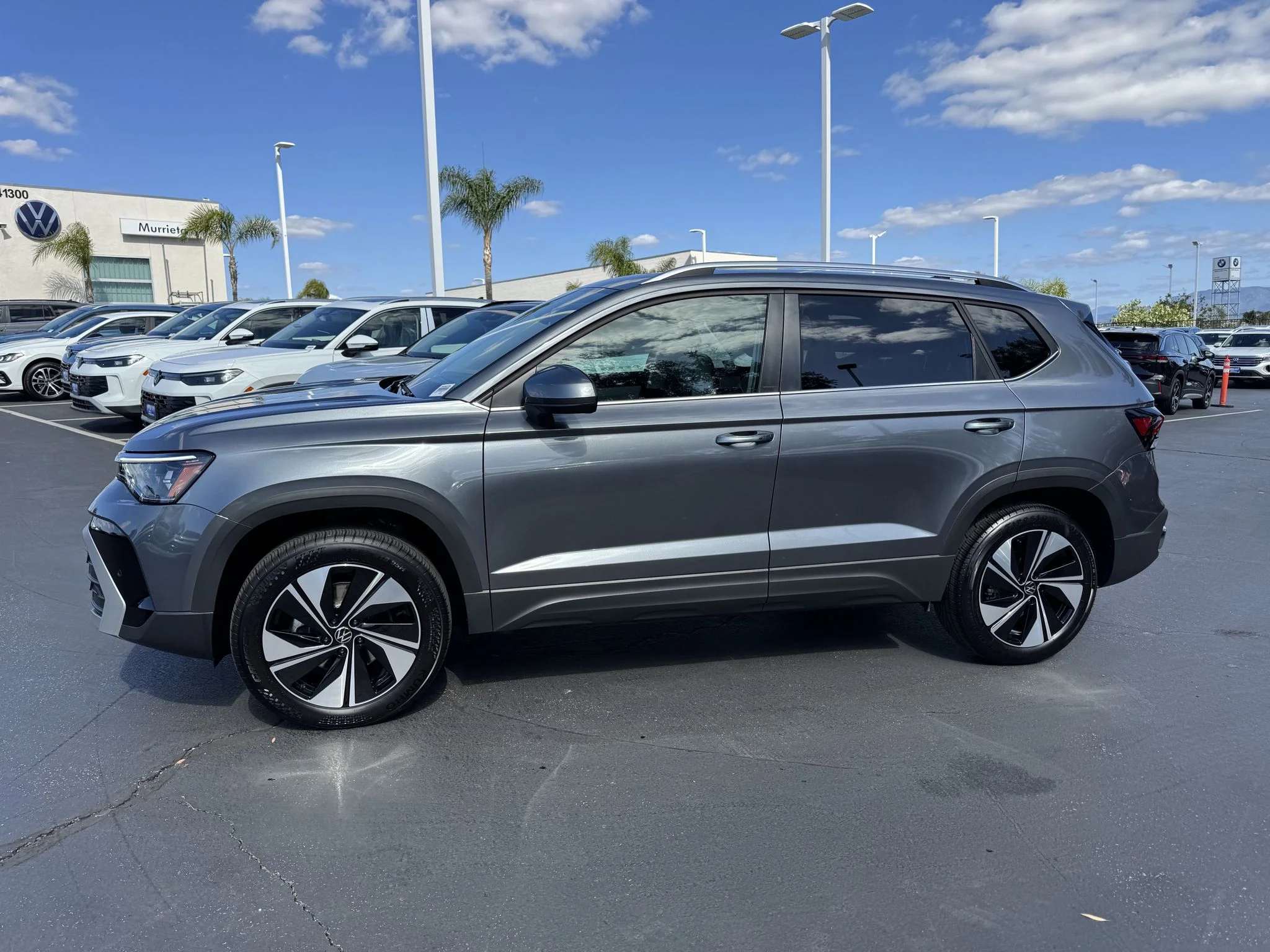 Used 2025 Platinum Gray Metallic Volkswagen SE image 5