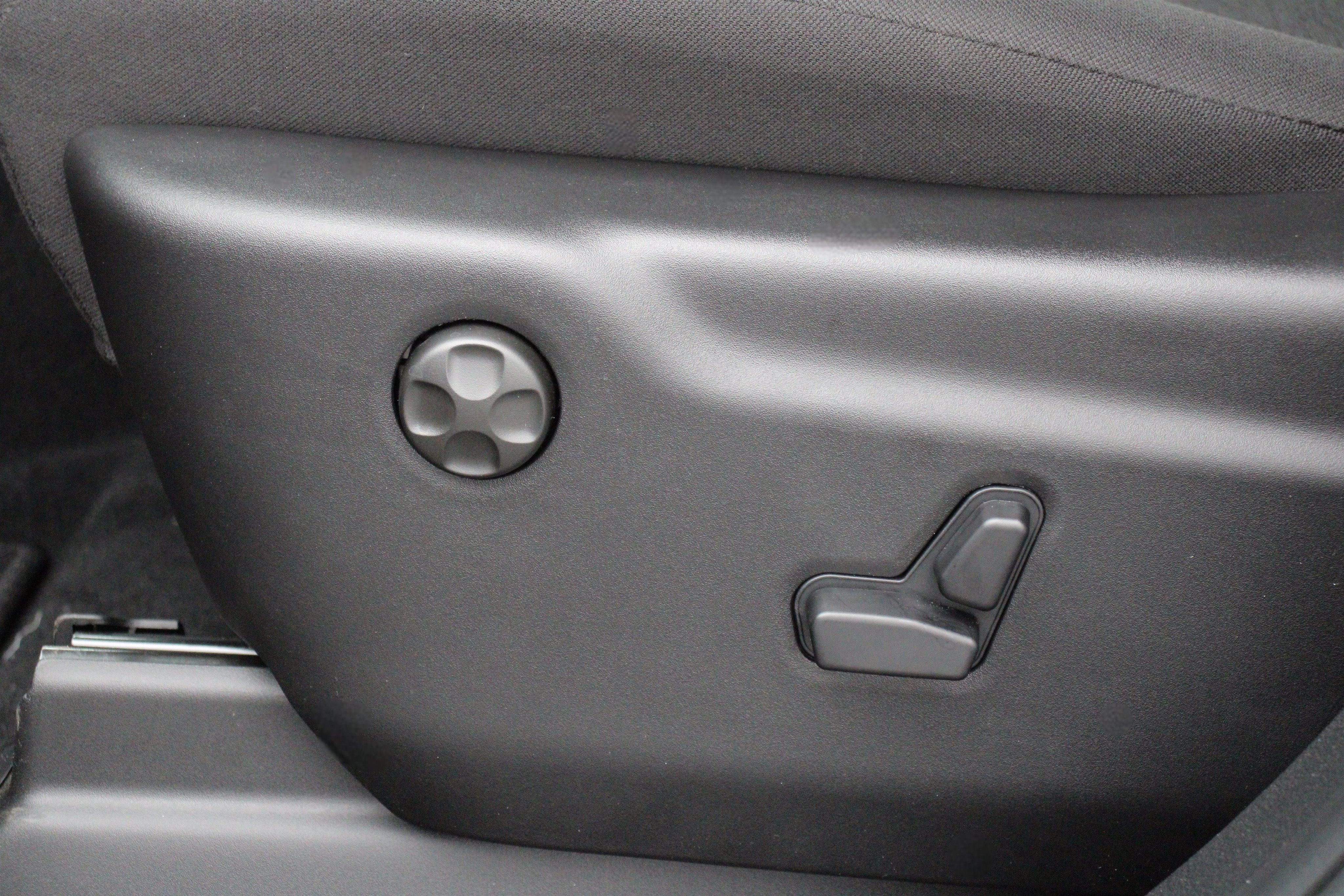 New 2026 Diamond Black Clear-Coat Exterior Paint Dodge GT image 4