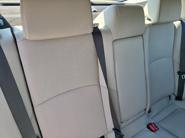 Certified Used 2025 WIND CHILL PEARL Toyota  image 23
