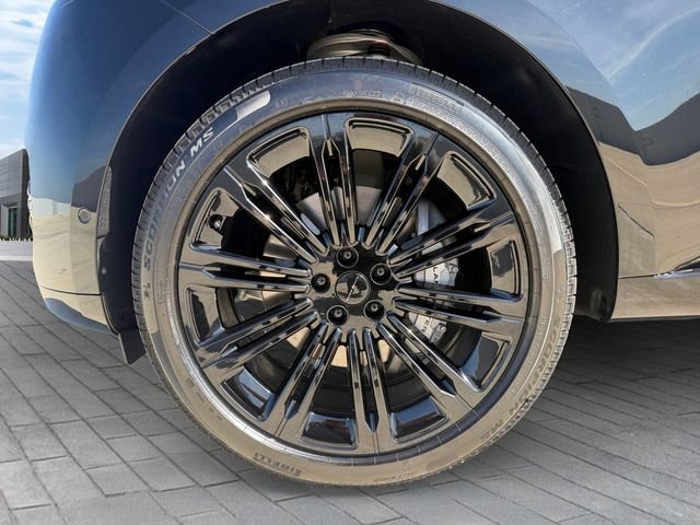 New 2026 Santorini Black Land Rover SE image 9