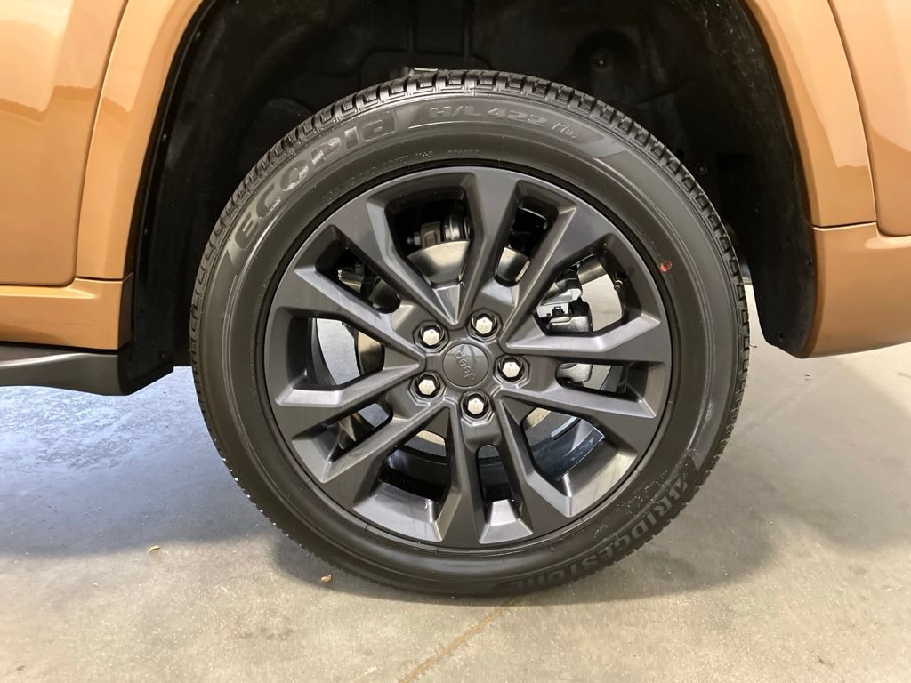 New 2026 Copper Shino Metallic Clear-Coat Exterior Paint Jeep Limited Reserve image 30
