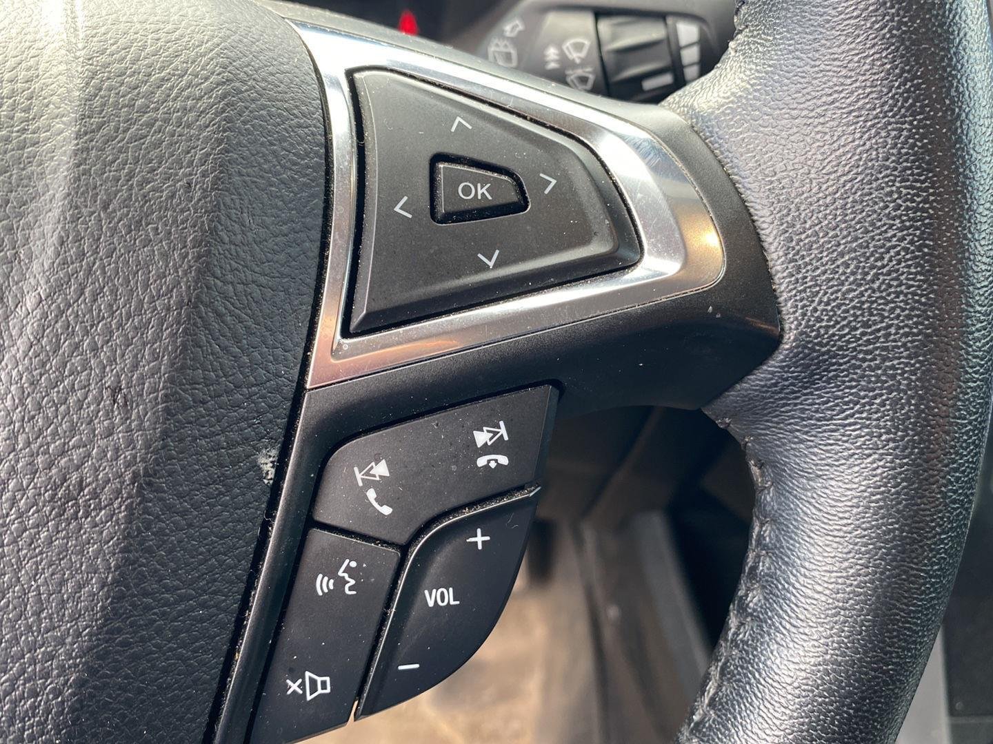 Used 2022 Agate Black Ford SEL image 19
