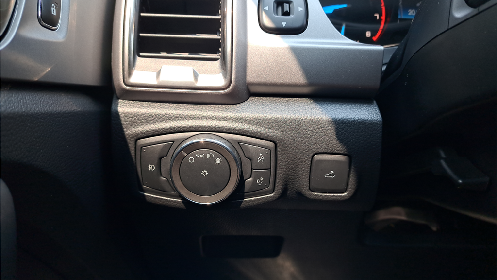 Used 2019 Gray Ford XLT image 24