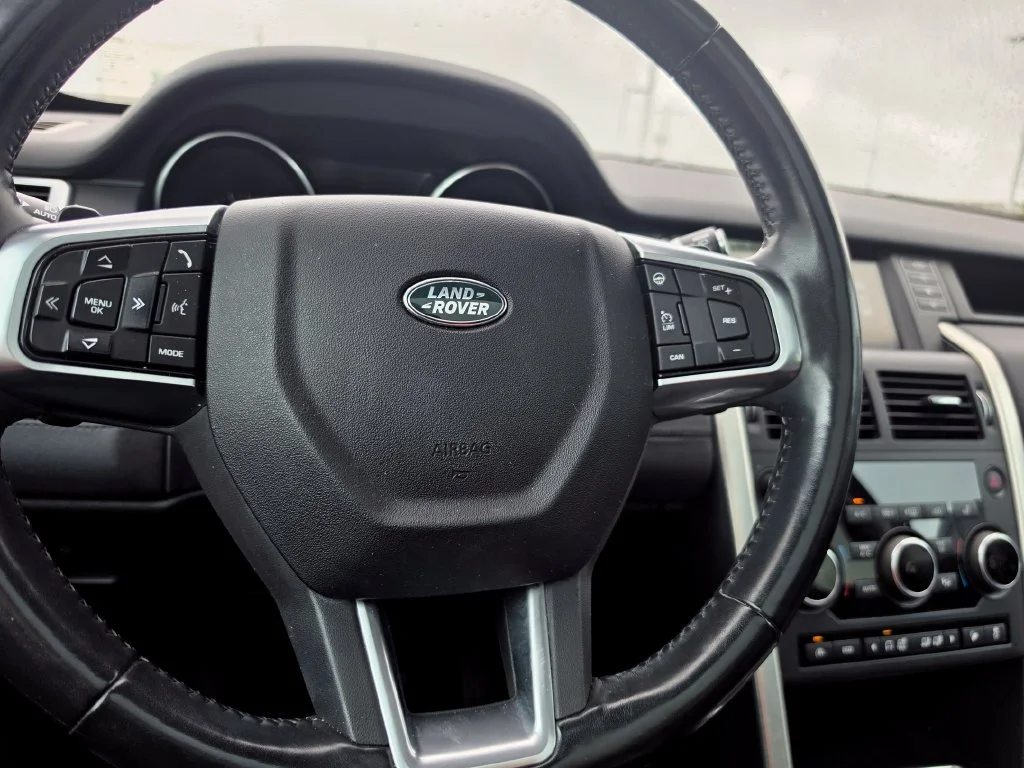 Used 2017 White Land Rover HSE image 21