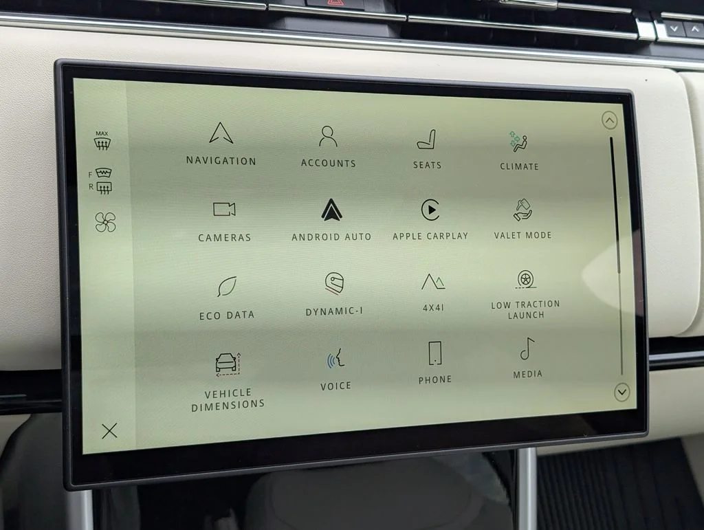 New 2026 Eiger Grey Land Rover SE image 15