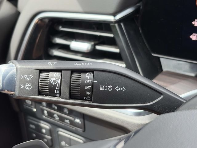 Used 2025 Gray Chevrolet Z71 image 25