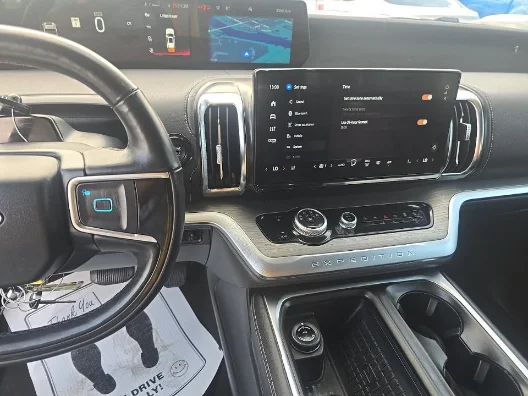 Used 2025 White Ford Platinum image 2