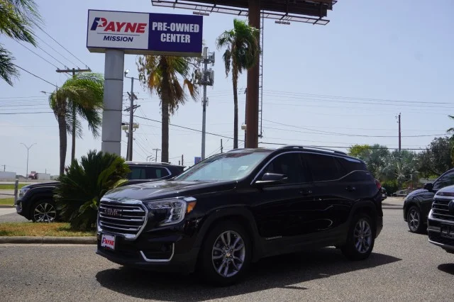 Used 2022  GMC SLT image 1