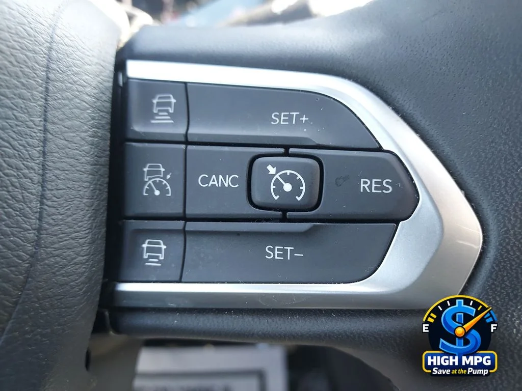 Used 2025 Silver Jeep Limited image 21