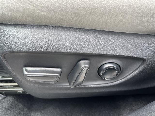 Certified Used 2025 WIND CHILL PEARL Toyota Limited image 21