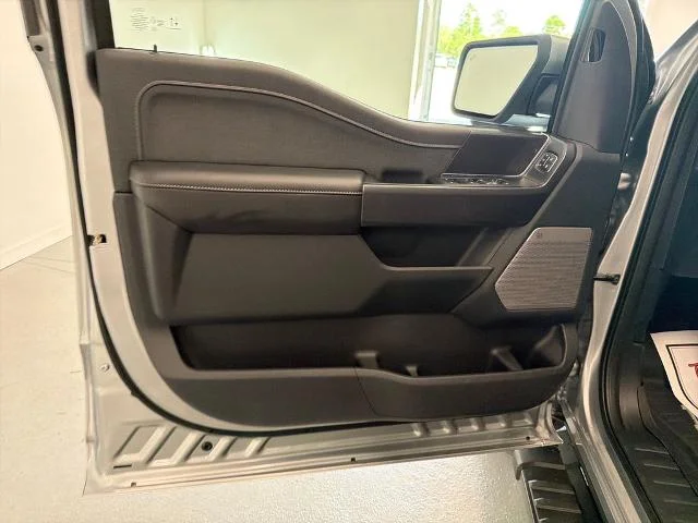 New 2026 Iconic Silver Metallic Ford Lariat® image 27