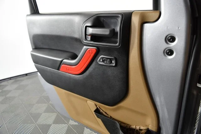 Used 2016 Silver Jeep Unlimited Sahara image 33