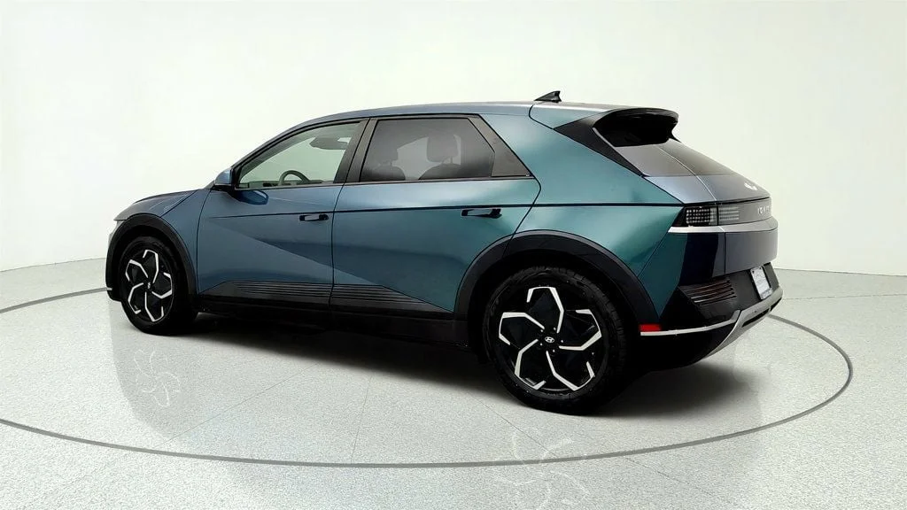 Used 2023 Digital Teal Hyundai SEL AWD image 7