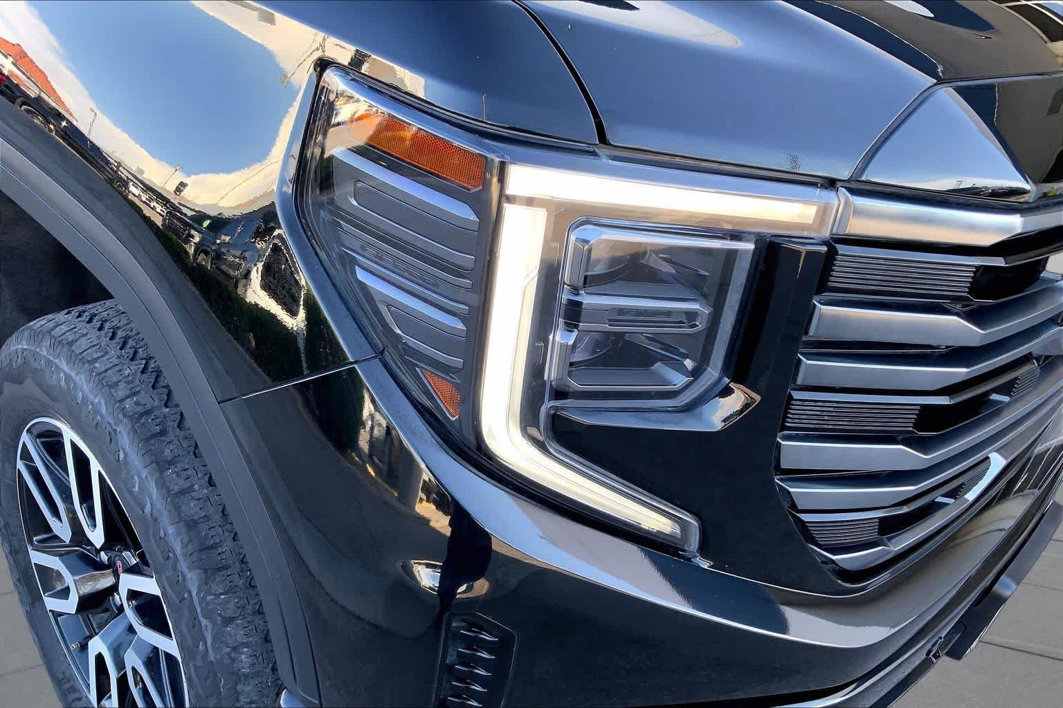 Used 2025 Onyx Black GMC AT4 image 28