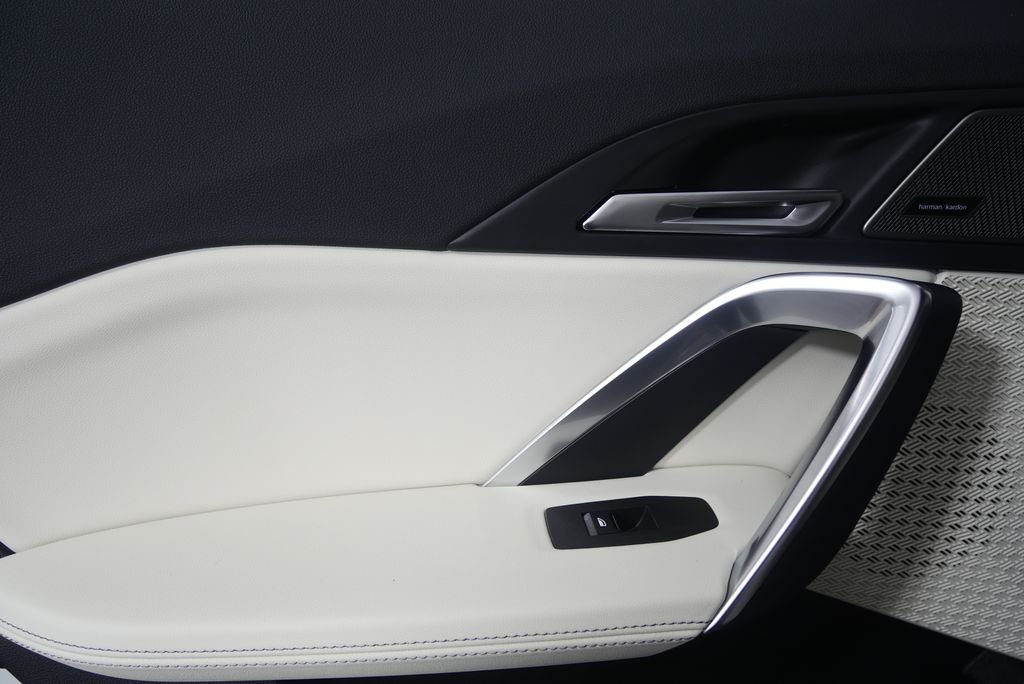 New 2026 Alpine White BMW xDrive28i image 13
