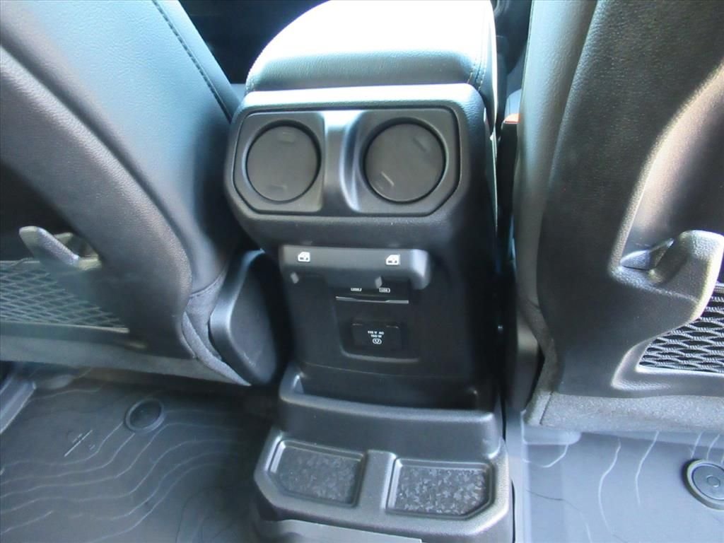 New 2026 Hydro Blue Pearl-Coat Exterior Paint Jeep Sahara image 13