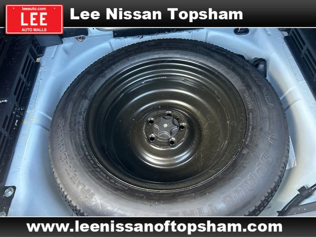 Used 2021 Glacier White Nissan S image 20