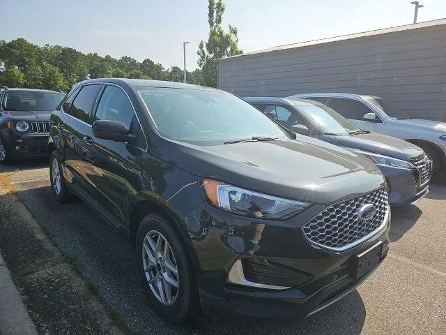 Used 2024 Green Ford SEL image 2