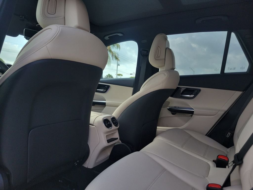 New 2026 White Mercedes-Benz GLC 300 image 9