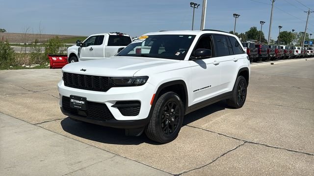 Certified Used 2025 White Jeep Altitude image 5