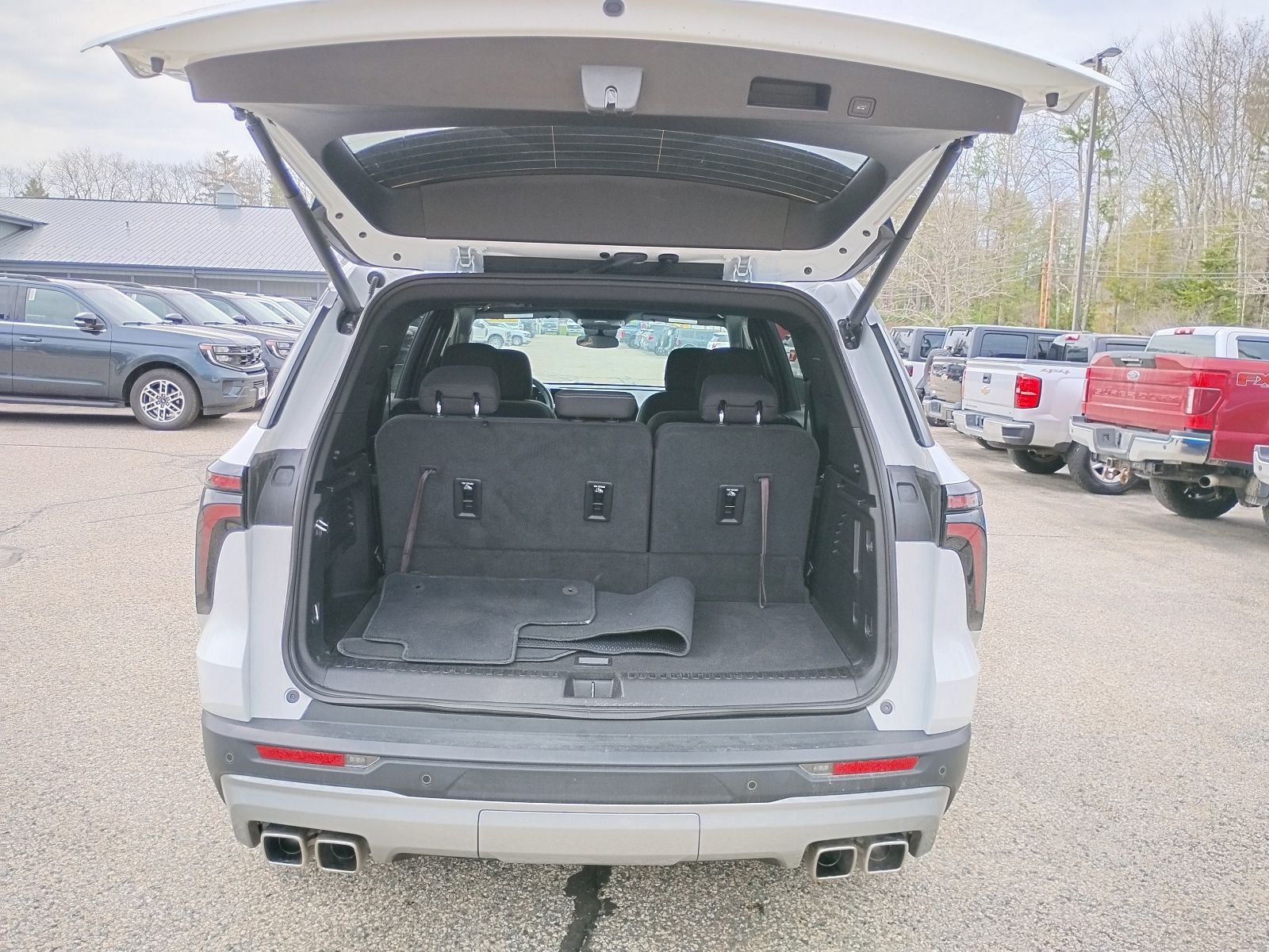 Used 2025 White Chevrolet LT image 7