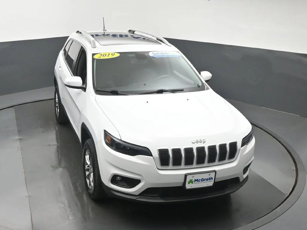 Used 2019 White Jeep Latitude Plus image 29