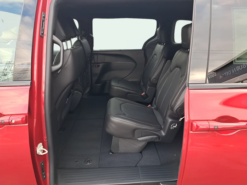 New 2026 Red Hot Pearl-Coat Exterior Paint Chrysler Select image 12