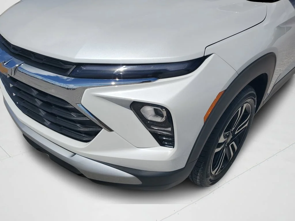 Used 2024 Iridescent Pearl Tricoat Chevrolet LT image 24