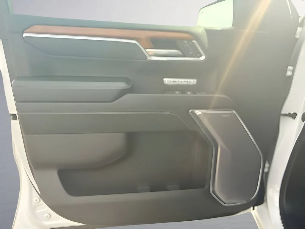 Used 2022 WHITE FROST TRICOAT GMC Denali image 35