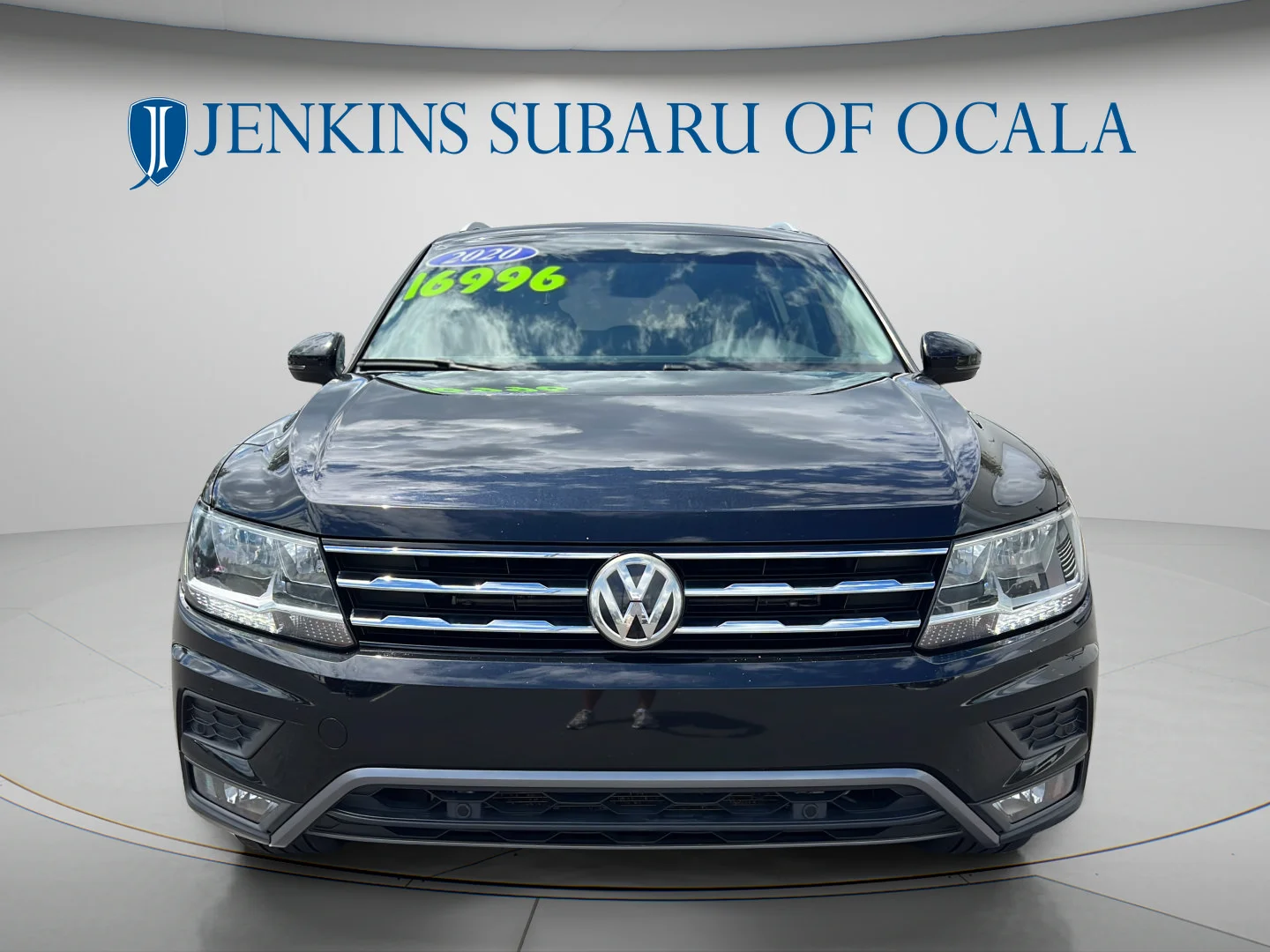 Used 2020 Deep Black Volkswagen SEL image 9