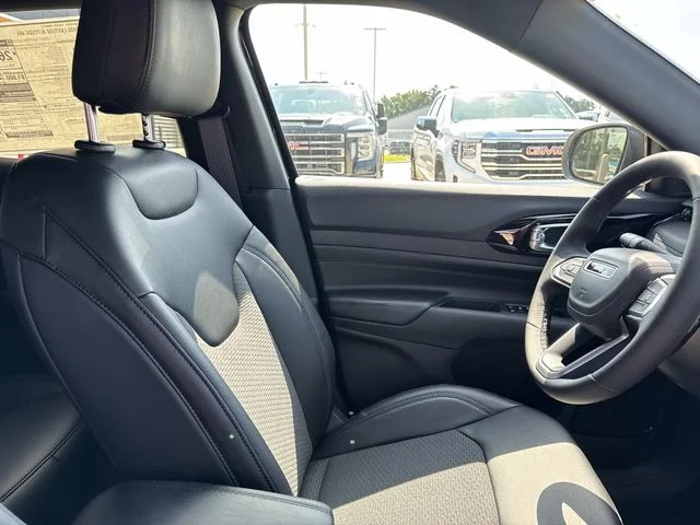 New 2026 Black Jeep Latitude image 12