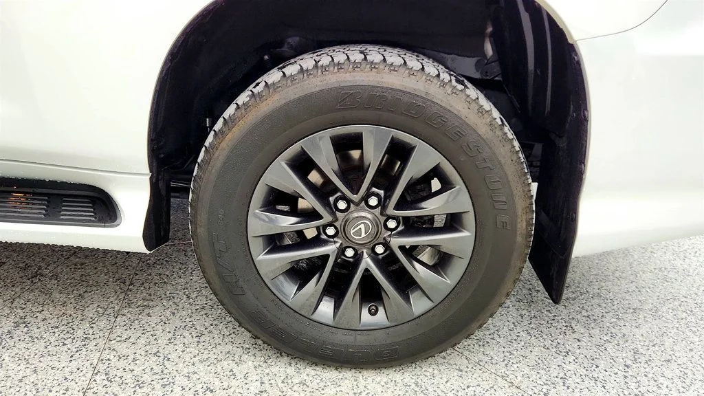 Used 2023 Eminent White Pearl Lexus GX 460 Premium 4WD with Plus Package, Tow Hitch & Heated SW image 9