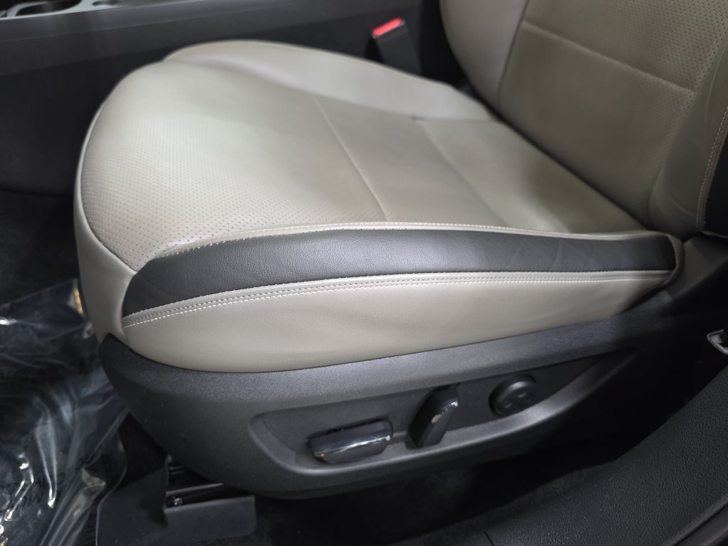 Certified Used 2023 Mineral Black INFINITI SENSORY AWD image 26