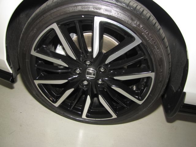 Used 2023 Platinum White Honda Touring image 26