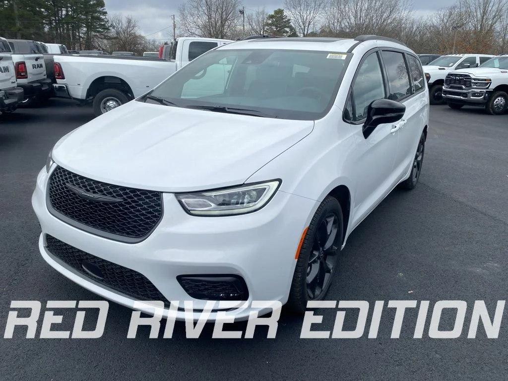 2026 Chrysler Pacifica Limited's photo