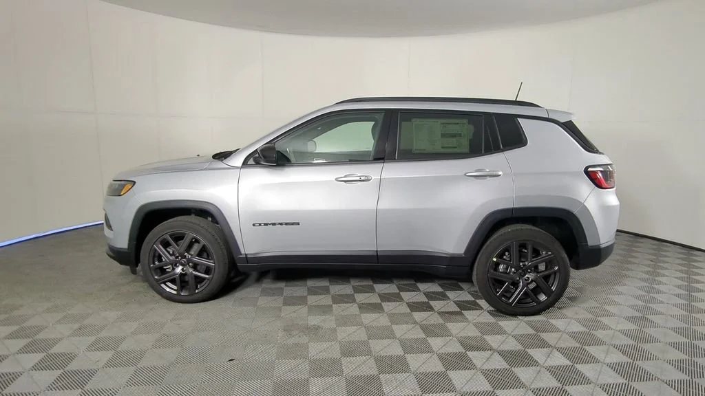 New 2026 Silver Zynith Metallic Clear-Coat Exterior Paint Jeep Latitude Altitude image 8
