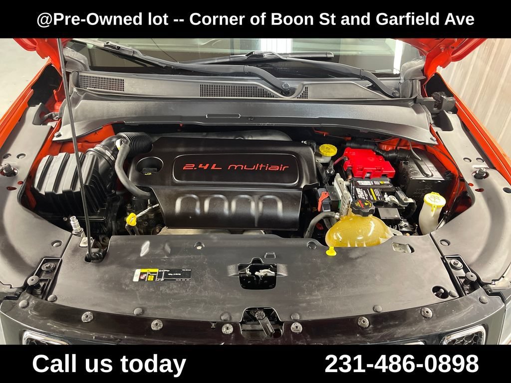 Used 2018  Jeep Sport image 10