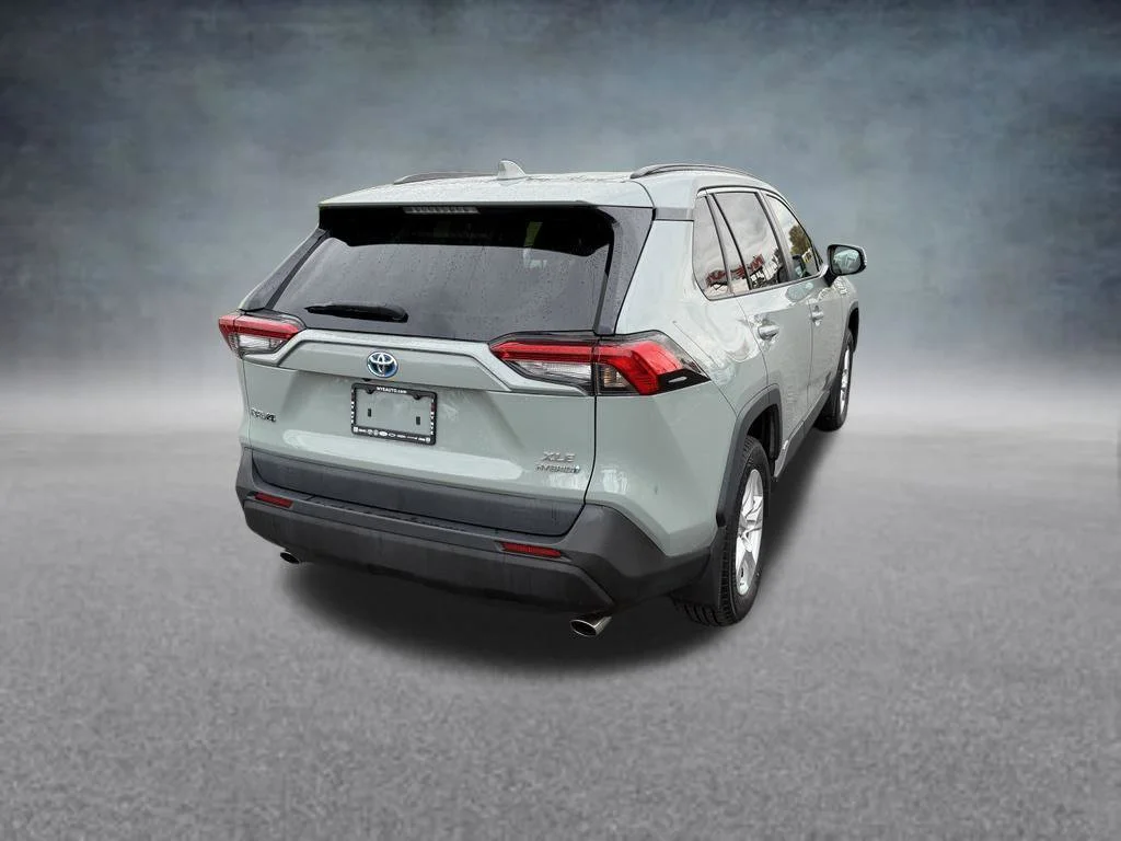 Used 2021  Toyota XLE image 5