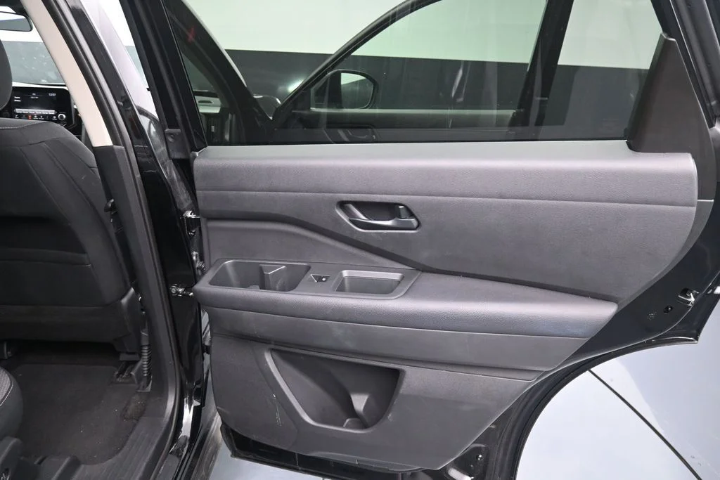 2025 Nissan Pathfinder SV - Photo 14