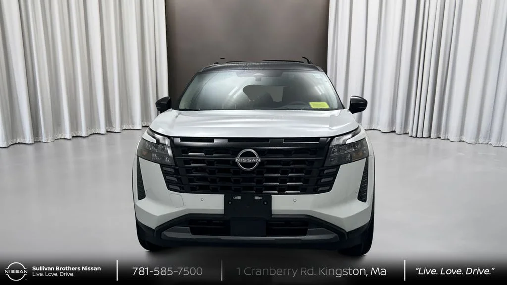 New 2026 Everest White Pearl TriCoat / Super Black Two-tone Nissan Platinum image 2