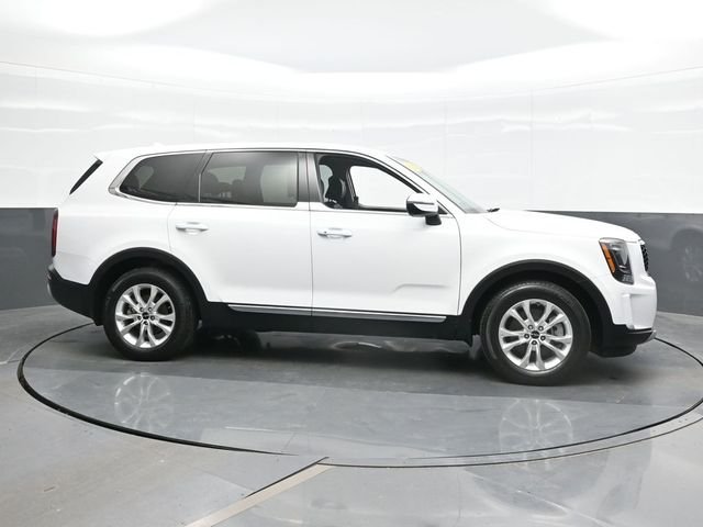 Used 2022 White Kia LX image 8