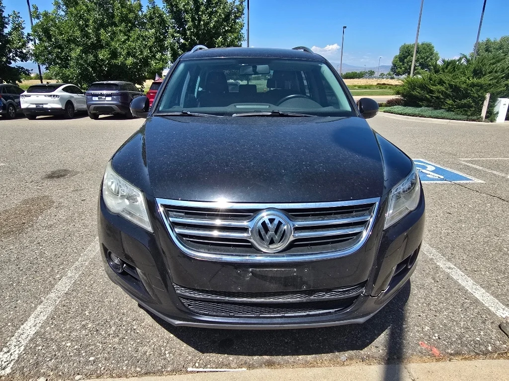Used 2011 Deep Black Metallic Volkswagen SE 4Motion image 19