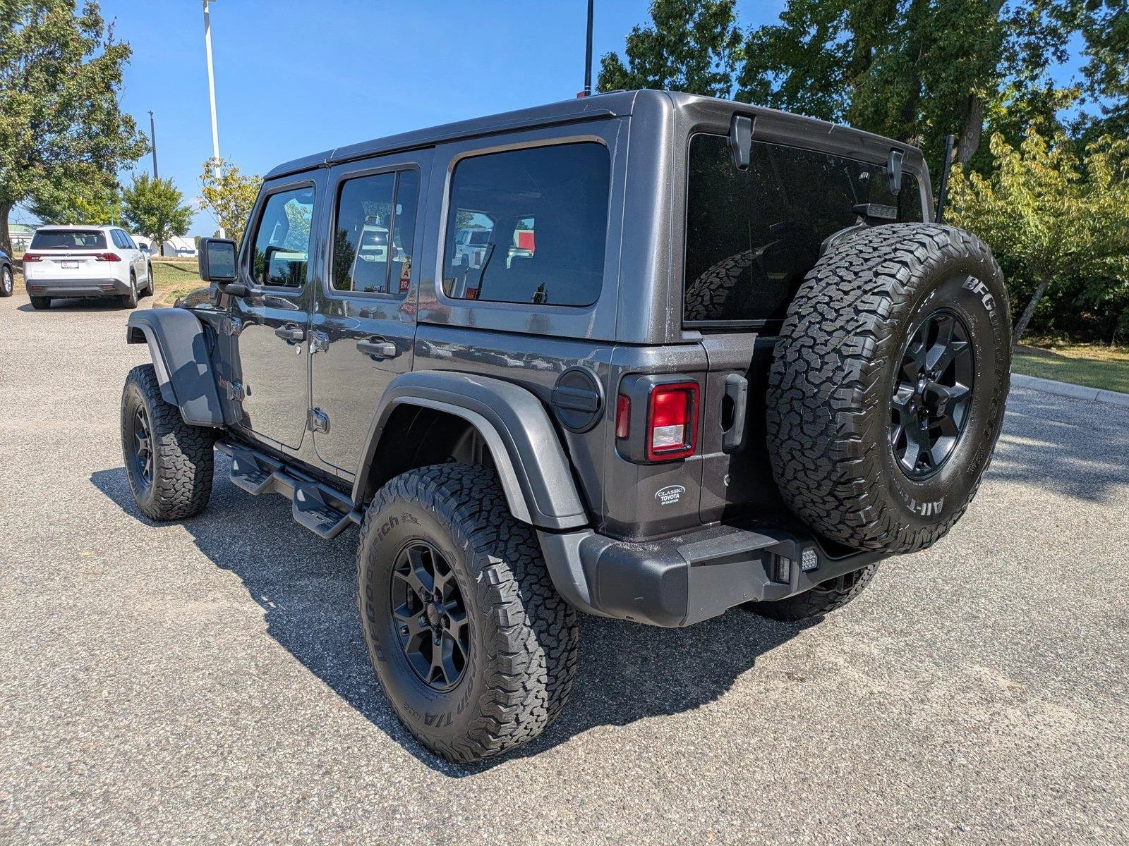 Used 2018 Granite Crystal Metallic Clearcoat Jeep Rubicon image 6