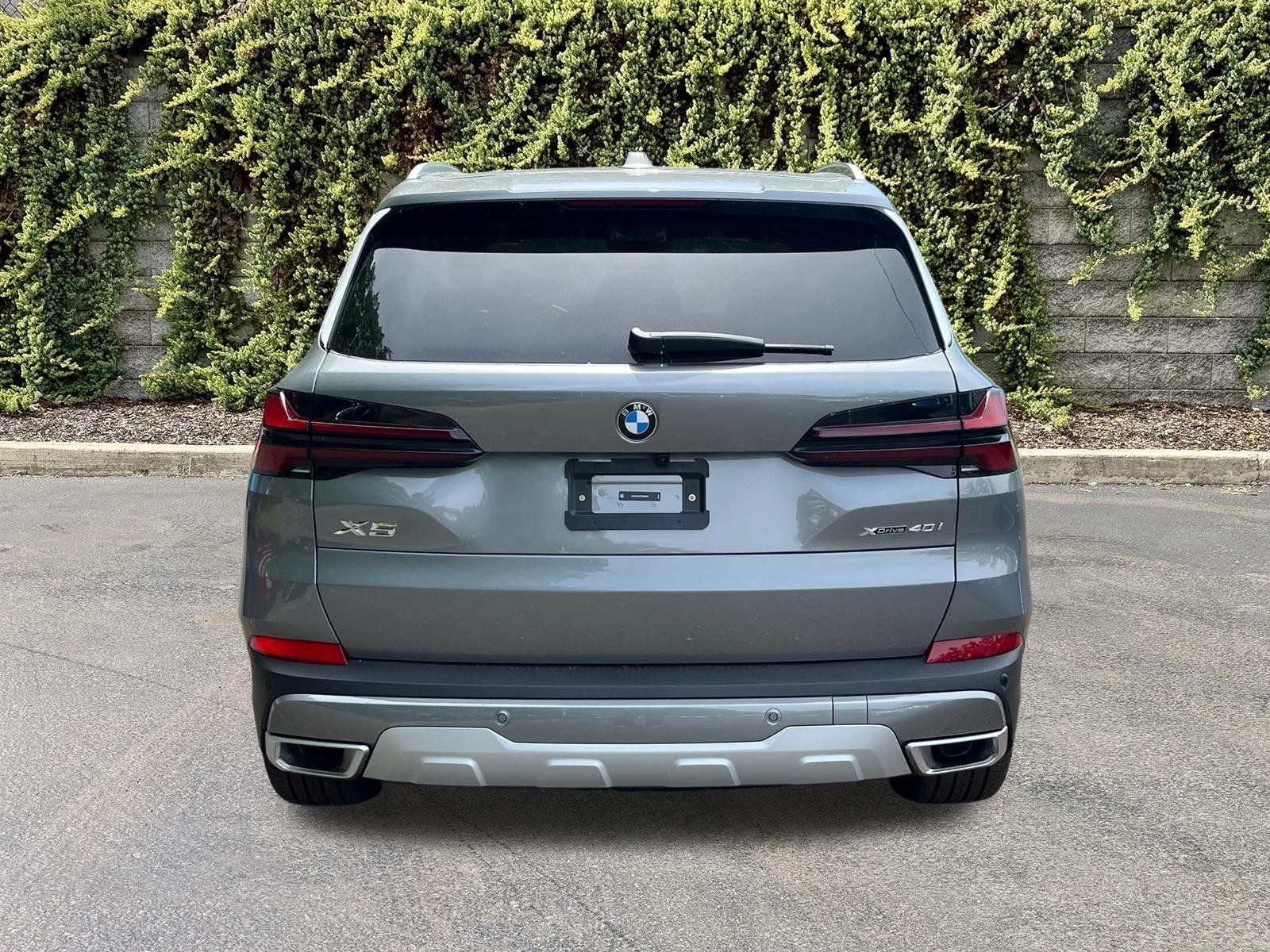 New 2026 Skyscraper Grey Metallic BMW xDrive40i image 3